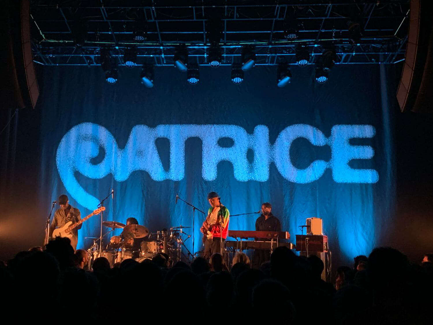 Großer Backdrop für Patrice